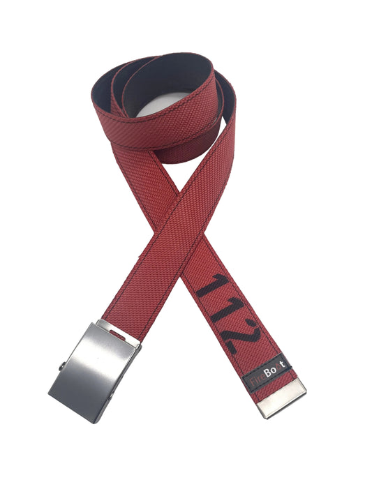 Gürtel aus recyceltem Feuerwehrschlauch in rot mit Aufdruck 112.