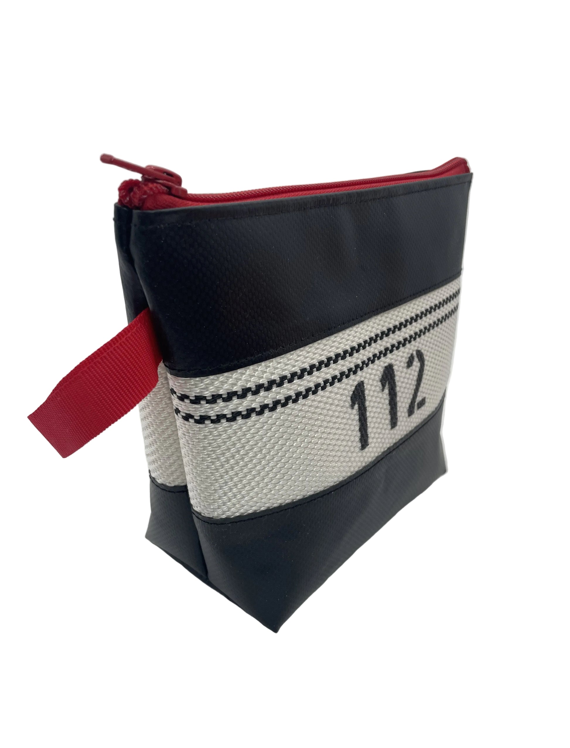 Kulturtasche aus Feuerwehrschlauch in schwarz, Seitenprofil