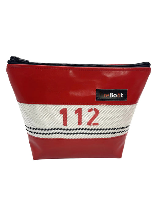 Kulturtasche aus Feuerwehrschlauch in rot. 