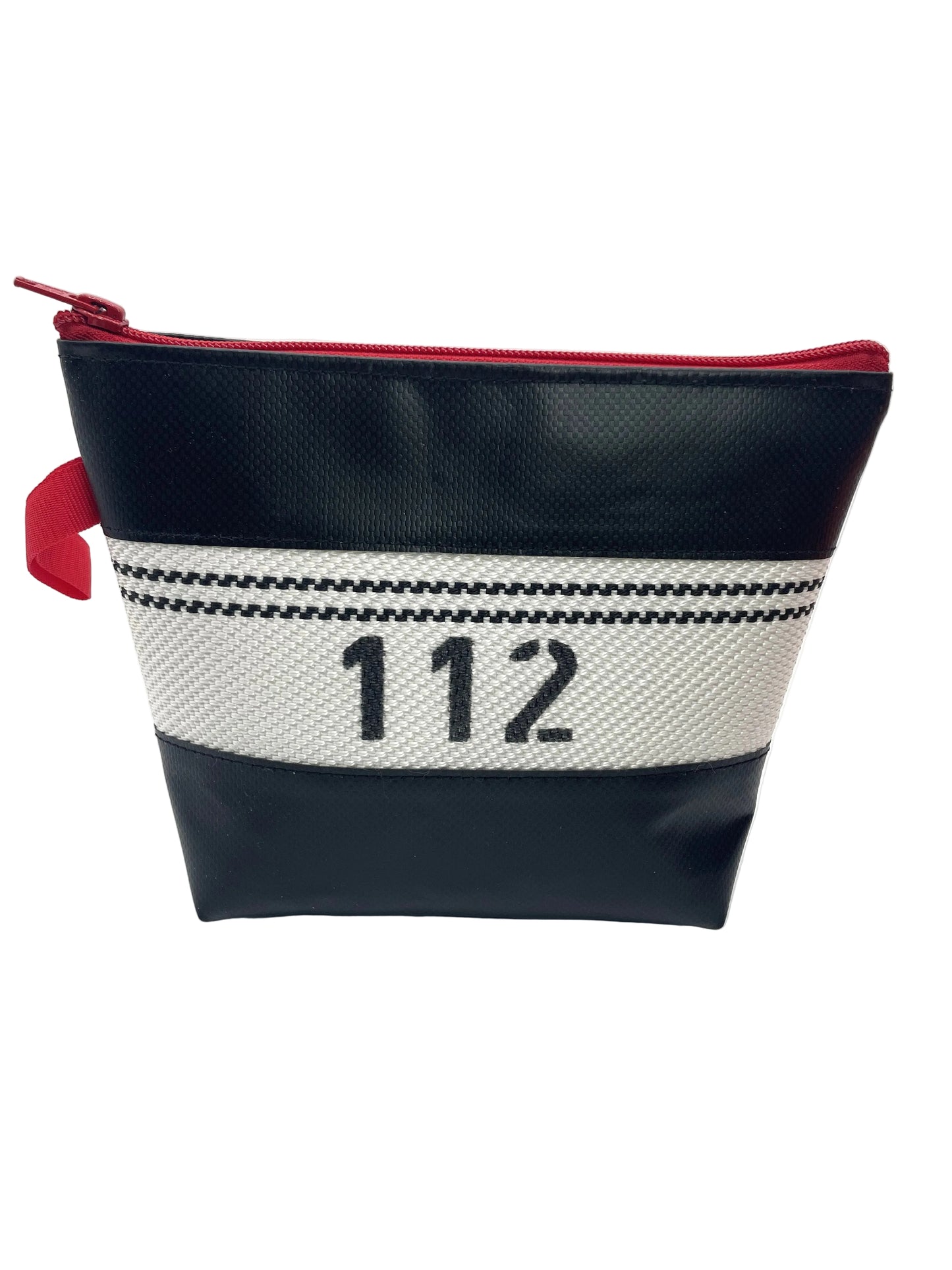 Kulturtasche aus Feuerwehrschlauch in schwarz von vorne.