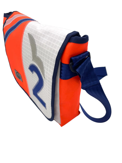 Messenger Bag L aus recyceltem Segeltuch