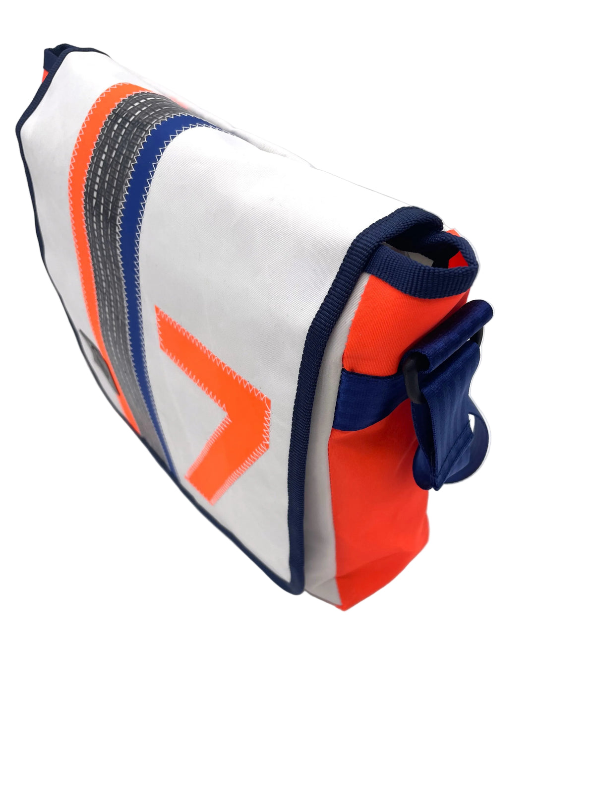 Messenger Bag L aus recyceltem Segeltuch