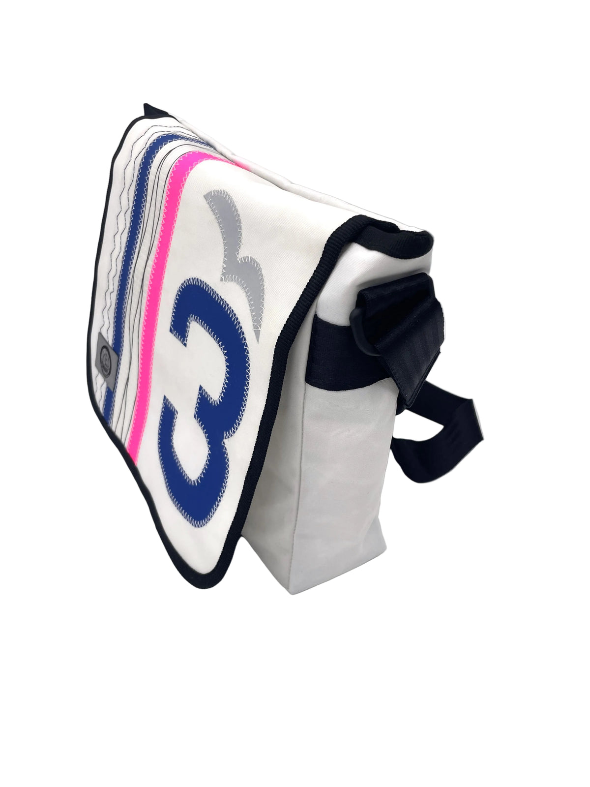 Messenger Bag L aus recyceltem Segeltuch