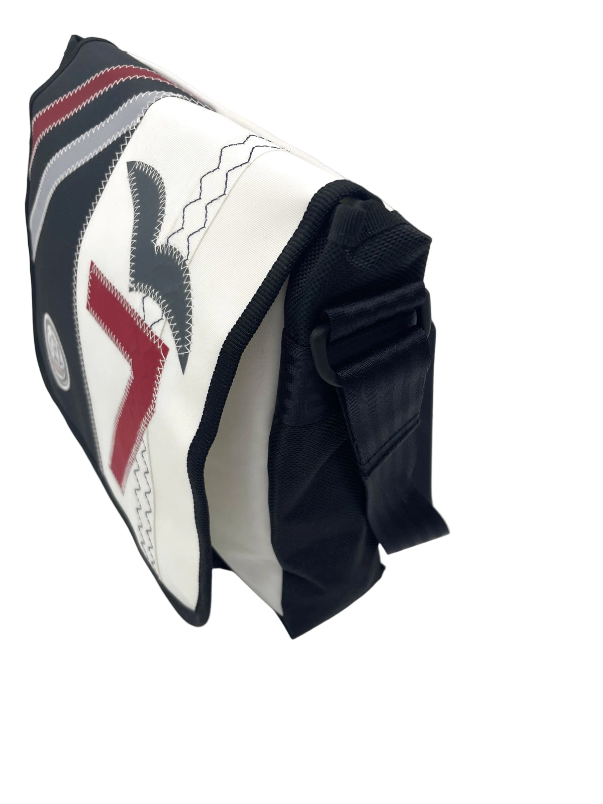 Messenger Bag L aus recyceltem Segeltuch