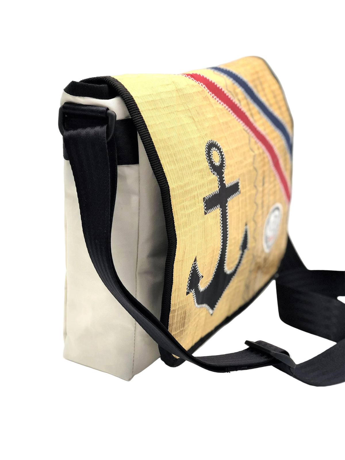 Messenger Bag L aus recyceltem Segeltuch