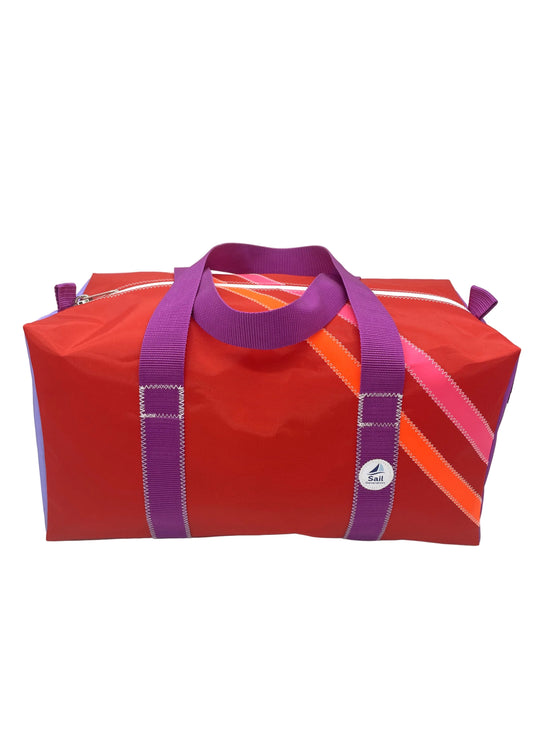 Sporttasche M aus Segeltuch in rot mit Applikationen in pink und orange.