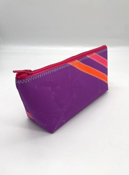 Stifttasche bunt aus Segeltuch in lila mit bunten Akzenten, ideal für Stifte und kleine Utensilien.